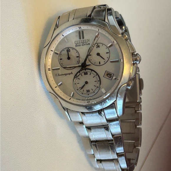 Citizen eco-drive watch - Picture 6 of 7